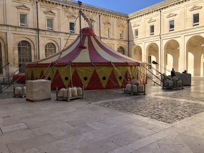 Ancora polemiche sul tendone da circo nei Teatini, Giordano: “Così l’amministrazione valorizza i nostri monumenti?” - Corriere Salentino