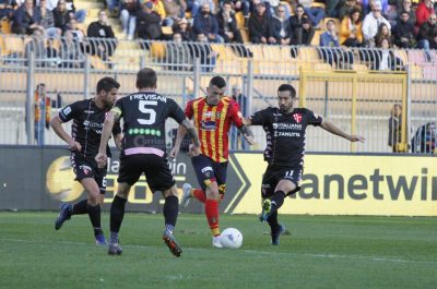 Il Lecce guadagna tre punti contro il Padova, per la salvezza e per la serie A - Corriere Salentino