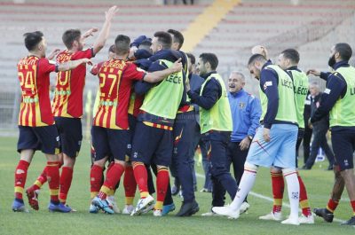 Il Lecce guadagna tre punti contro il Padova, per la salvezza e per la serie A - Corriere Salentino