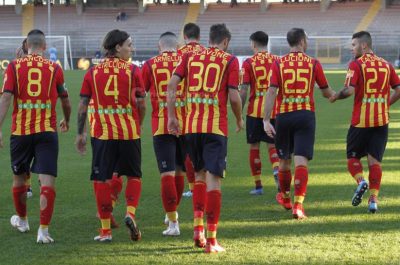 Il Lecce guadagna tre punti contro il Padova, per la salvezza e per la serie A - Corriere Salentino