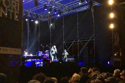 Tutti pazzi per l’Alba dei Popoli di Otranto, ieri un fiume di gente per Venditti: oggi concerti e festa fino al mattino - Corriere Salentino