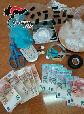 Con cocaina, soldi e un bilancino di precisione: torna in libertà giovane coppia - Corriere Salentino
