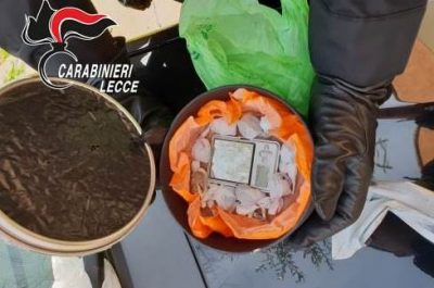 Dosi di cocaina e marijuana nascoste sul terrazzo di casa: 52enne ai domiciliari - Corriere Salentino