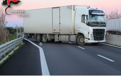 Assalto al tir di sigarette diretto a Lecce: rubate 7 tonnellate di "bionde", ferito l'autista - Corriere Salentino