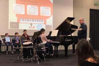 Intervista a Remo Vinciguerra in occasione del workshop con gli studenti dell'Harmonium, l’arte del comporre e insegnare con un sorriso - Corriere Salentino