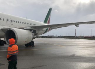 Emergenza neve, disagi negli aeroporti pugliesi: 7 voli dirottati