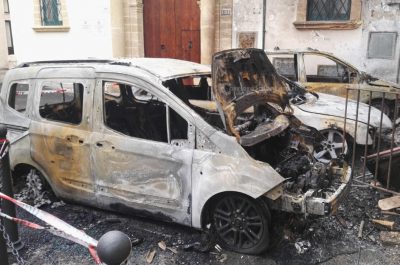 Attentato contro un avvocato, distrutta dalle fiamme la sua Audi A4 - Corriere Salentino