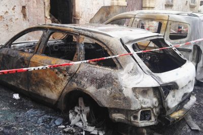 Attentato contro un avvocato, distrutta dalle fiamme la sua Audi A4 - Corriere Salentino