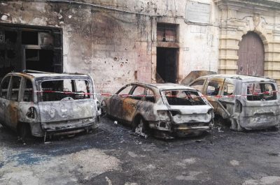 Attentato contro un avvocato, distrutta dalle fiamme la sua Audi A4 - Corriere Salentino