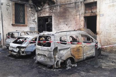 Attentato contro un avvocato, distrutta dalle fiamme la sua Audi A4 - Corriere Salentino