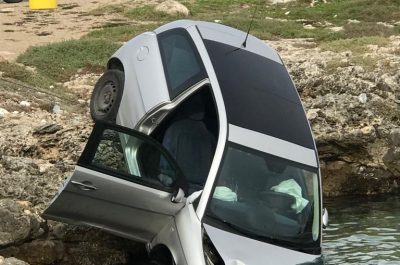 Accusa un malore e finisce con l'auto in mare: in ospedale un 53enne - Corriere Salentino