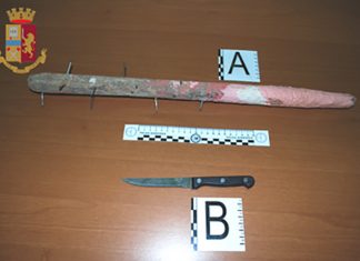 Picchia la moglie per anni perché accecato dalla gelosia, aveva persino costruito un bastone chiodato