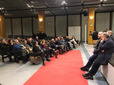 Il centrodestra si riunisce, ma resta al punto di partenza: sì alle primarie se non c’è la quadra su un unico candidato. Il retroscena - Corriere Salentino