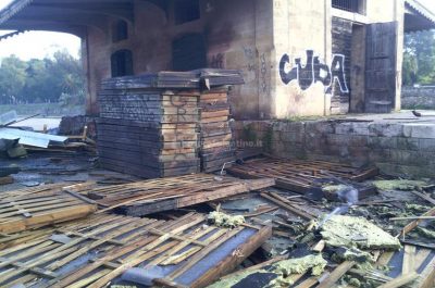 Incendio devasta deposito delle Ferrovie del Sud Est: danni ingenti, indagini sulle cause - Corriere Salentino