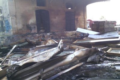 Incendio devasta deposito delle Ferrovie del Sud Est: danni ingenti, indagini sulle cause - Corriere Salentino