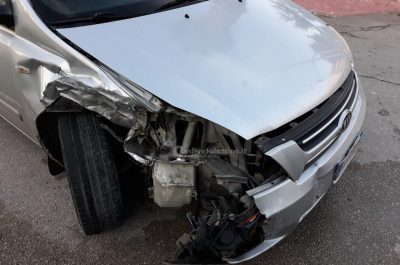 Colpisce sette auto ed abbatte un palo, pomeriggio di follia e paura in zona Aria Sana - Corriere Salentino