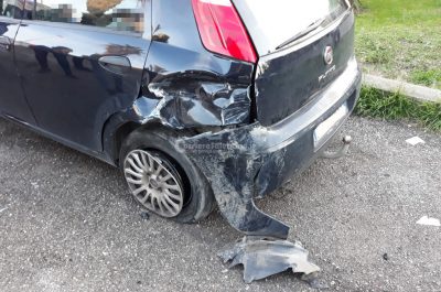 Colpisce sette auto ed abbatte un palo, pomeriggio di follia e paura in zona Aria Sana - Corriere Salentino