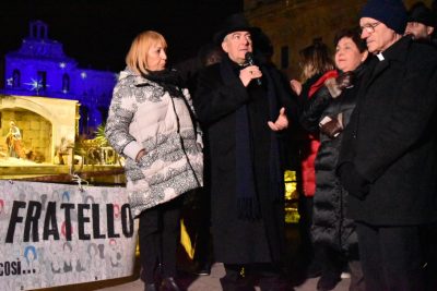 Il corteo contro il dl sicurezza nel cuore di Lecce: #sicuridiessereumani. Intervento del vescovo. Contromanifestazione e scintille - Corriere Salentino