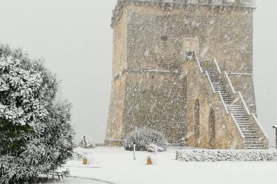 Risveglio sotto la neve per Lecce e provincia, disagi alla circolazione e molti uffici chiusi - Corriere Salentino