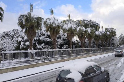Risveglio sotto la neve per Lecce e provincia, disagi alla circolazione e molti uffici chiusi - Corriere Salentino