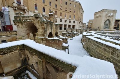 Risveglio sotto la neve per Lecce e provincia, disagi alla circolazione e molti uffici chiusi - Corriere Salentino