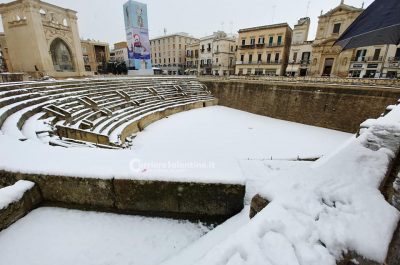 Risveglio sotto la neve per Lecce e provincia, disagi alla circolazione e molti uffici chiusi - Corriere Salentino