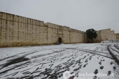 Risveglio sotto la neve per Lecce e provincia, disagi alla circolazione e molti uffici chiusi - Corriere Salentino