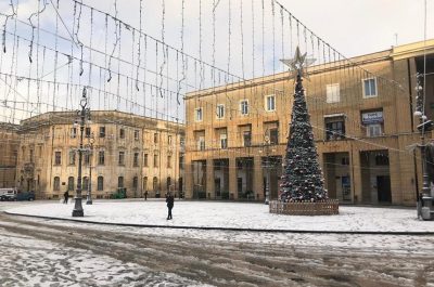 Risveglio sotto la neve per Lecce e provincia, disagi alla circolazione e molti uffici chiusi - Corriere Salentino