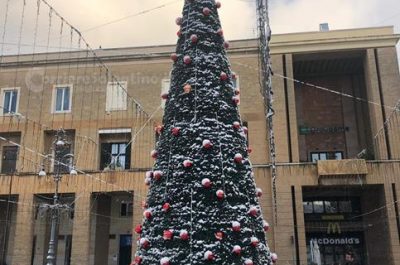 Risveglio sotto la neve per Lecce e provincia, disagi alla circolazione e molti uffici chiusi - Corriere Salentino