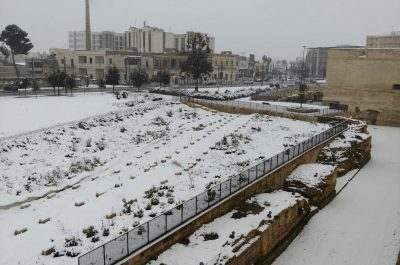 Risveglio sotto la neve per Lecce e provincia, disagi alla circolazione e molti uffici chiusi - Corriere Salentino