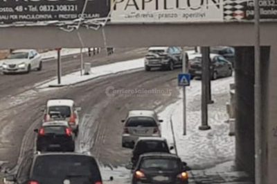 Risveglio sotto la neve per Lecce e provincia, disagi alla circolazione e molti uffici chiusi - Corriere Salentino
