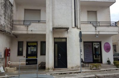 Forano muro confinante e rapinano ufficio postale all'arrivo dei dipendenti: "colpo" da oltre 18mila euro - Corriere Salentino