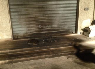 Intimidazione contro macelleria a Monteroni, incendiata la saracinesca dell’attività