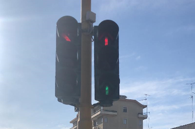 In viale Giovanni Paolo II rischi per un semaforo impazzito - Corriere Salentino