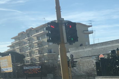 In viale Giovanni Paolo II rischi per un semaforo impazzito - Corriere Salentino