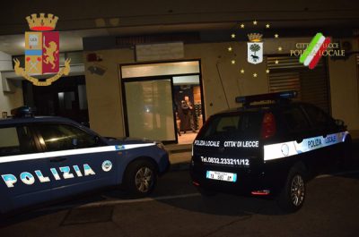 Scarpe contraffatte sugli scaffali e locali senza estintori e dispositivi antincendio: multe e maxi sequestro - Corriere Salentino