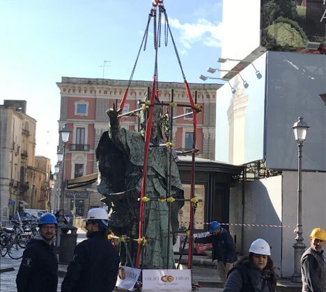 La petizione per ricollocare la statua di Sant’Oronzo sulla colonna. La “Voce di Lecce” chiede di non perdere più tempo - Corriere Salentino