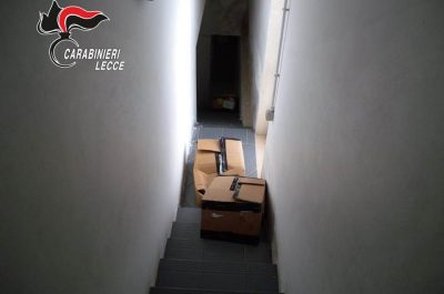 Nell'azienda pignorata per rubare scarpe e vestiti in quantità, fermati sul tetto dai carabinieri: in 4 nei guai - Corriere Salentino