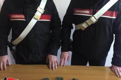 Fermato in auto con un chilo di hashish, arrestato pusher 25enne - Corriere Salentino