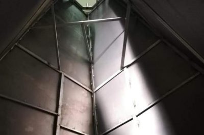 Una fiamma d’acciaio lunga 5 metri: lo scultore Dell’Angelo Custode a Masseria Tagliatelle - Corriere Salentino