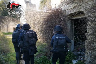 "Correte, stanno sparando" e arrivano le unità antiterrorismo dei carabinieri. Per fortuna erano petardi - Corriere Salentino