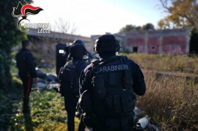 "Correte, stanno sparando" e arrivano le unità antiterrorismo dei carabinieri. Per fortuna erano petardi - Corriere Salentino