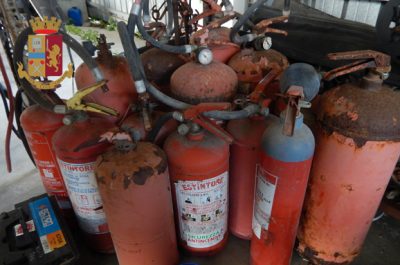 Carcasse di auto e rifiuti speciali non smaltiti ed esposti alle intemperie: scatta il sequestro nella depositeria giudiziaria - Corriere Salentino