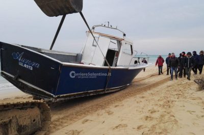 Dispersi Pescoluse: recuperata imbarcazione, difficili le ricerche - Corriere Salentino