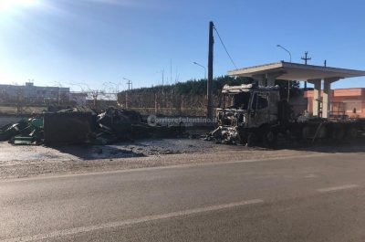 Tir carico di frutta e verdura a fuoco sulla provinciale: autista salvo ma tutto distrutto - Corriere Salentino