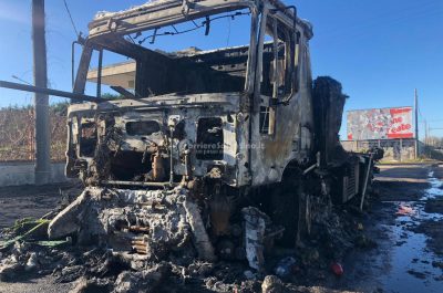 Tir carico di frutta e verdura a fuoco sulla provinciale: autista salvo ma tutto distrutto - Corriere Salentino