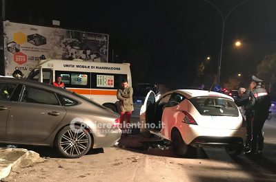 Tremendo impatto tra due mezzi in pieno centro abitato: cinque feriti - Corriere Salentino