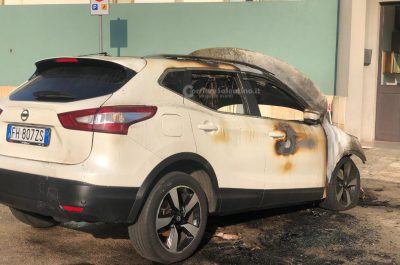 Notte "rovente" tra Lecce e Nardò, due auto avvolte dalle fiamme: si indaga sulle cause - Corriere Salentino