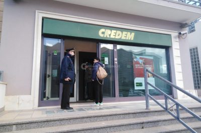 Spintona la cassiera e porta via i soldi, rapina alla Credem di Acquarica del Capo - Corriere Salentino