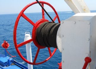 Odissea nel Canale d’Otranto. Bloccati sul traghetto per tre ore: a bordo anche numerosi salentini